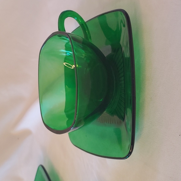 Set of 3 Anchor Hocking Cups & Saucers - Picture 2 of 7